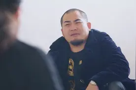 戒烟期烟瘾犯了怎么办，男子这一招一举两得！简直是世间奇才“视频封面