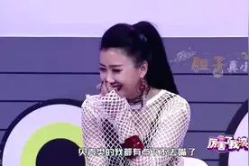 美女挑战不可能，竟要尝试将身体放入行李箱，所有人都表示不可能视频封面