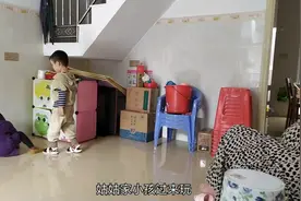 (清明节)放假回老家的第二天：小孩突然发烧，可把妈妈给累坏了视频封面