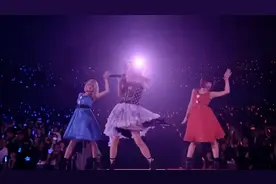 LiSA演唱会真浩大！一开口观众彻底燃了，台下绝对真爱粉！视频封面