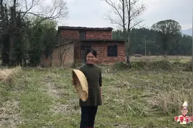 江西新农村建设，国家出钱统一规划，这栋田中间的房子面临被拆视频封面