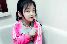 相差10岁的兄妹：妹妹在哥哥屋里待会哥哥不让，妹妹又揪哥头发视频封面