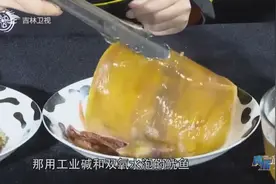 鱿鱼保险的秘密，美女主持拿工业碱与双氧水泡制鱿鱼，便获颇大视频封面