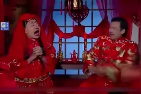 今夜百乐门：洞房花烛夜，新娘洗澡后，新郎却吓跑了，太搞笑了！视频封面