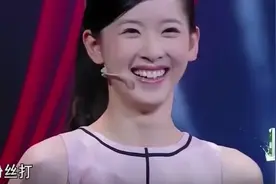 她竟然还是周杰伦的小迷妹？哟，不错哟！视频封面