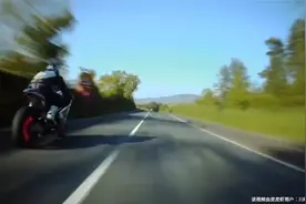 曼岛TT比赛第一视角《勇者+反应+心态+车技》的结合‘时速400km’图片