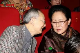 68岁斯琴高娃与84岁老公生活近照，两人患难见真情低调幸福很相爱视频封面