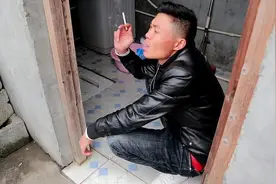 搞笑：二货看老婆太辛苦，想帮老婆洗衣服，结果帮倒忙了视频封面