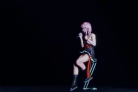虚拟歌姬歌声好听动作还多，坐姿妩媚撩人，歌声清秀悠远！视频封面