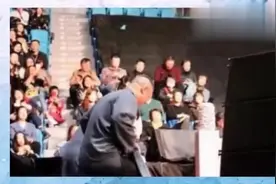 要凉凉？岳云鹏演出竟用黑布遮挡空座？网友却沸腾