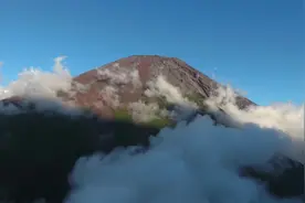观世界：日本著名的富士山，航拍第一视角！视频封面