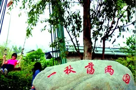这个村寨中缅共管，村民沟通无障碍，缅甸小学生愿去中国留学