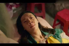美女去整容，不料被整成黑猩猩模样，笑死人了！视频封面