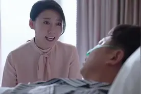 美女病房哽咽安慰父亲，隐瞒父亲病情，真是悲观！视频封面