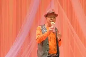 香港大叔翻唱郭富城歌曲《爱的呼唤》，大叔长得有点像罗家英哦！视频封面