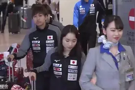 日乒回国也分三六九等，没奖牌自己走，有奖牌的有专人引路视频封面