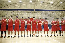中国男篮国家队“红队”首次亮相　年轻阵容刮起“青春风暴”图片