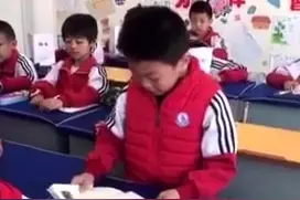 小学生朗读课文，哇哇大哭视频封面