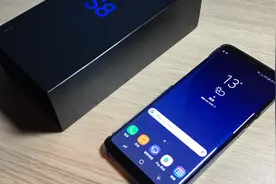 三星S8民间开箱上手+评测，除了贵哪都好！视频封面