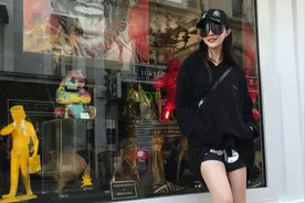 瘦出新高度！范冰冰街边大玩下衣失踪秀美腿视频封面