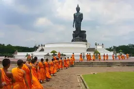 踏入泰国佛寺不得不说的注意事项！拿走不谢！图片