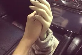 日本宅男改装汽车 换挡杆变女人左手图片