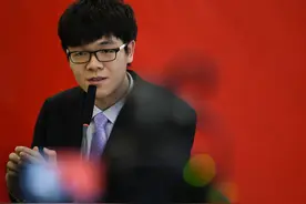 人机大战柯洁首盘落败 称AlphaGo“越来越接近上帝”图片