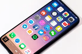 iPhone8再曝光：垂直双摄+隔空充电，9月份就到来视频封面