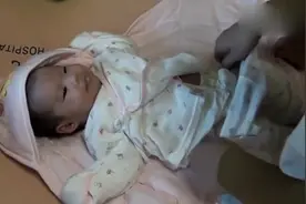 2个月宝宝打预防针，这撕心裂肺的哭声，也太可怜了吧！视频封面