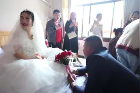 湖南农村一漂亮姑娘出嫁，求婚时，新郎一副吊儿郎当的样子视频封面
