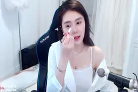 张琪格边化妆边说斗鱼嘉年华没请她很伤心 为什么不请以前的一姐视频封面