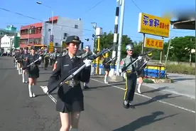 阅兵：国光仪仗队演出，女兵脸晒得很红，看的热血澎湃的！