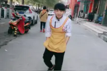 20岁帅哥走路挺销魂，姿势太美视频封面