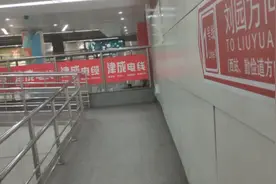 去维修店给苹果手机换电池，三分钟就换好了，速度又快价格又便宜视频封面