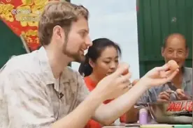 美国女婿回农村办满月宴，中国农村的一切都让他很好奇视频封面