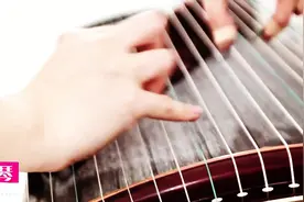 高颜值美女古筝演奏《梁祝》选段图片