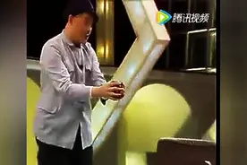 范伟演赵本山儿子的这个几十年前小品，两个人配合真是笑死人啊！图片