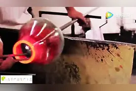 这么漂亮的玻璃瓶竟然是用嘴吹出来的图片