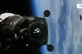 俄罗斯公布卫星影片惊现UFO跟踪国际太空站图片