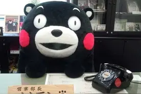 爆笑！以为自己遇到黑熊，这只柯基倒地装死的表情实在太逼真！图片