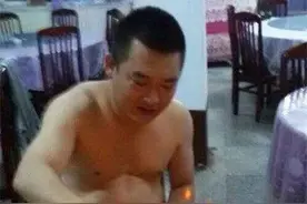 搞笑图摘第61期：不管怎样都得创造出睡觉的条件来图片