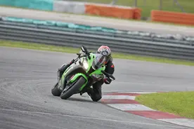 爱摩托全球首试 2016 Kawasaki ZX10R图片