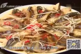 民间美食达人自制清蒸鲤鱼，步骤简单，出锅后一点不腥视频封面