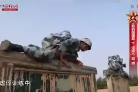 忍受16个小时的“虐俘”训练，雷神突击队的“猎人”是这样炼成的！（来源：中国军视网，自有版权）视频封面