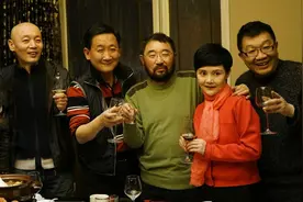 《顽主》剧组重聚 葛优手舞足蹈马晓晴吻导演图片
