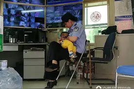 高考执勤间隙给娃哺乳照被热传，沈阳女警：警力不足主动请缨图片