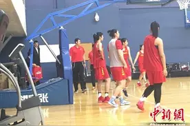 中国女篮公开训练 姚明首次观摩图片