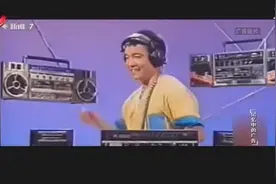 80年代初的广告，由一位明星唱跳，体现了乐观积极的形象视频封面