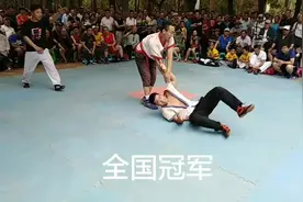多次中国跤全国冠军，河北王海平，在地坛跤场指导晚辈跤手。视频封面