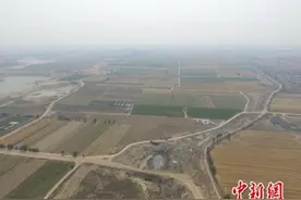 河北无极倾倒废液中毒事故直击：空气弥漫刺鼻气味图片